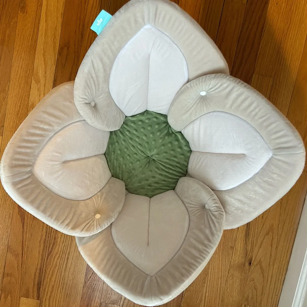 Blooming lotus infant bath seat